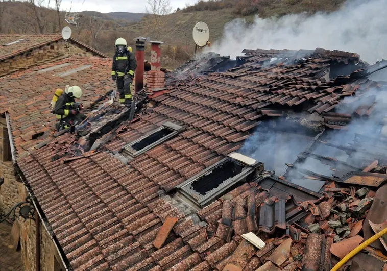 Un incendio destruye una vivienda de Valdeprado del Río